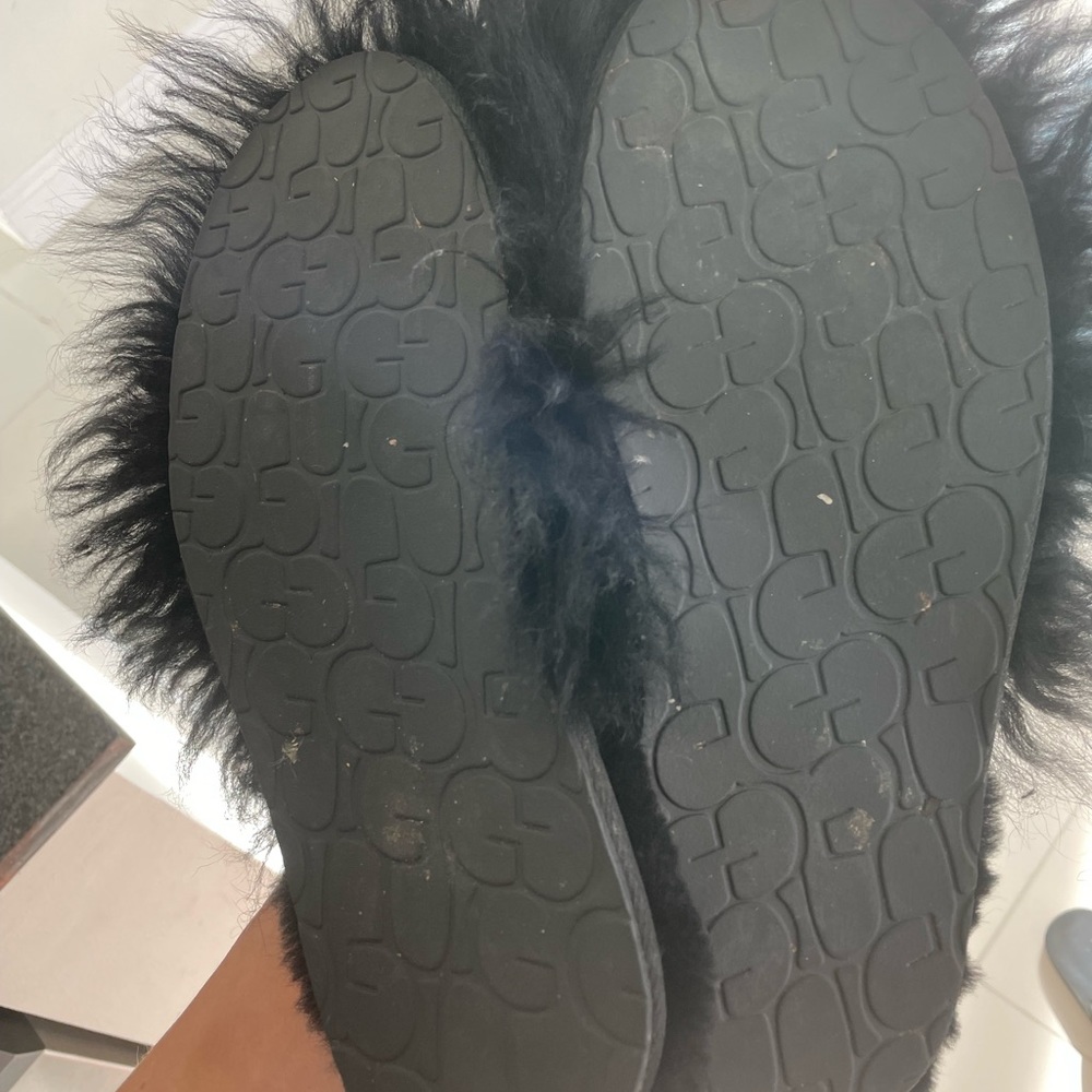 Fluffy Fur Ugg Slides. Gently Used. Great Condition. View 3